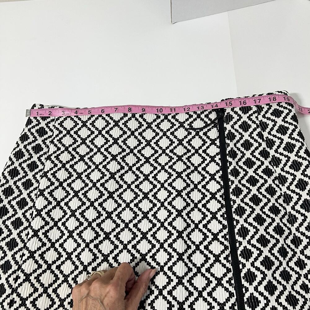 Lane Bryant Pencil Skirt Zipper Accent Geometric Print Size 20 BlackWhite Career - Picture 8 of 11